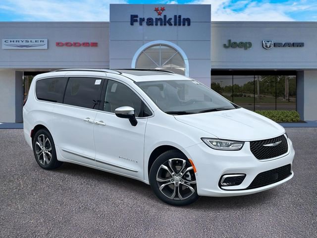 New 2026 Chrysler Pacifica Pinnacle w/ Trailer Tow Group FWD image 1