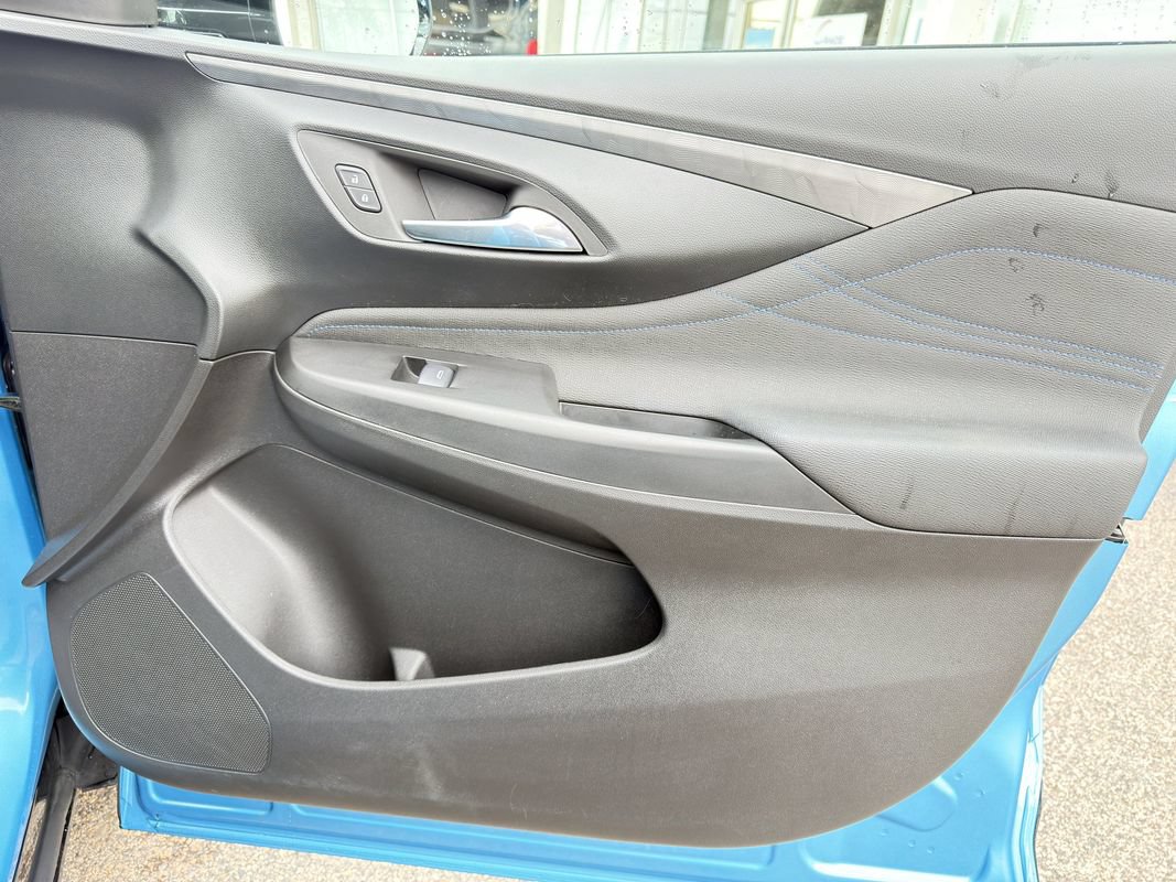 Used 2025 Buick Envista Sport Touring w/ Convenience I Package FWD image 28
