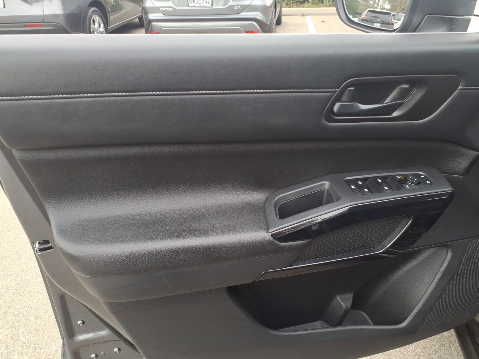 Certified 2025 Nissan Pathfinder SV FWD image 16