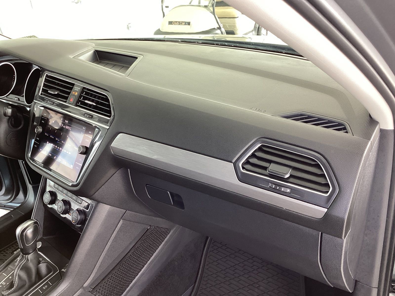 Used 2021 Volkswagen Tiguan SE image 16