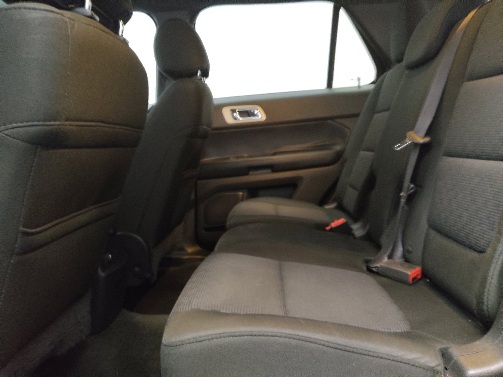 Used 2015 Ford Explorer XLT image 18