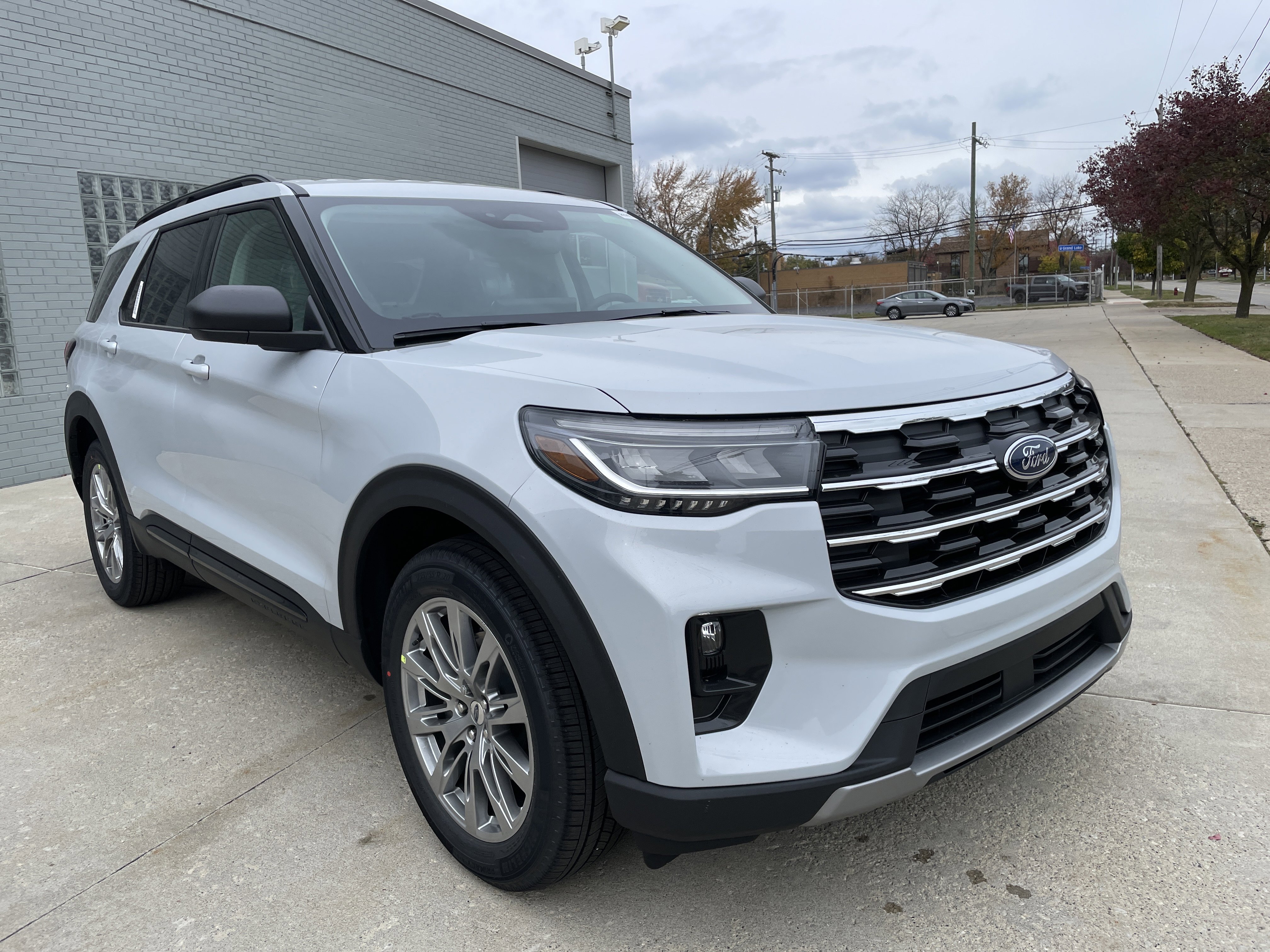 New 2026 Ford Explorer Active image 2