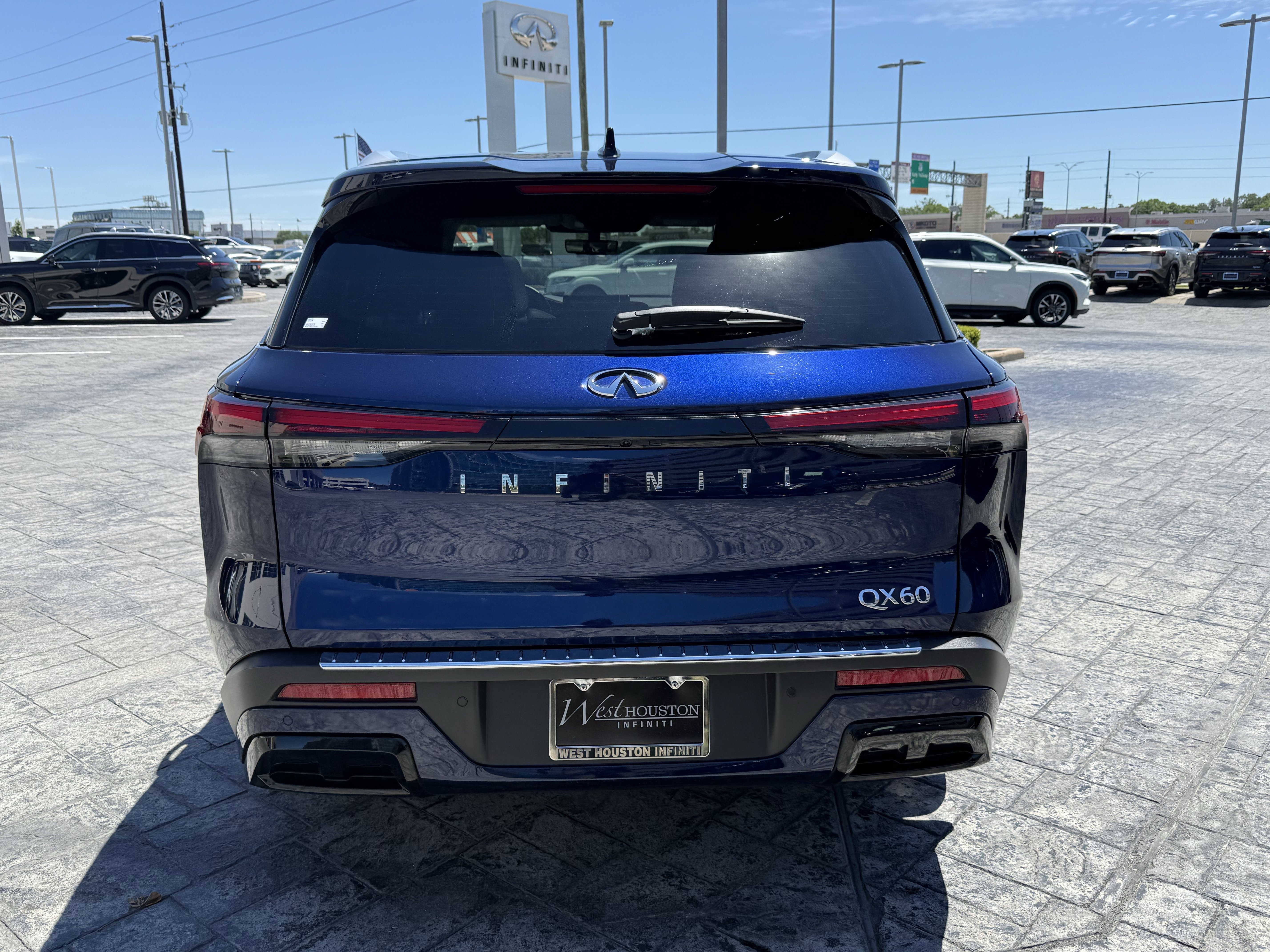 Certified 2023 INFINITI QX60 Luxe w/ Vision Package image 7