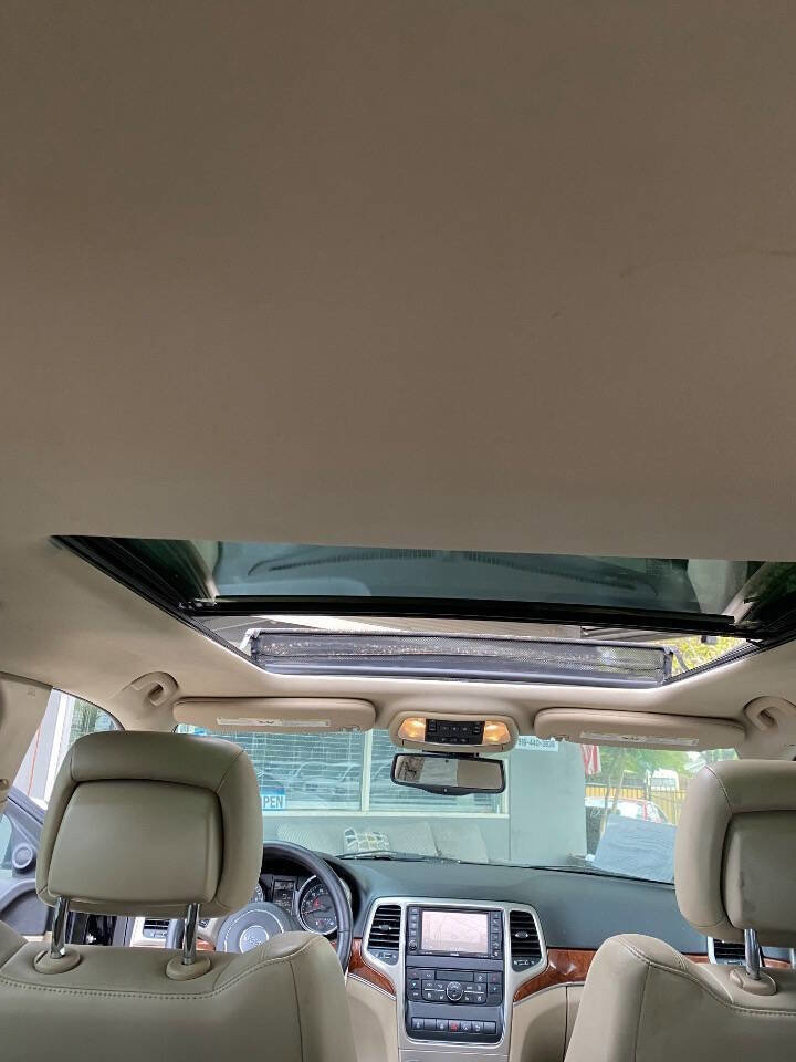 Used 2013 Jeep Grand Cherokee Limited w/ Luxury Group II image 22