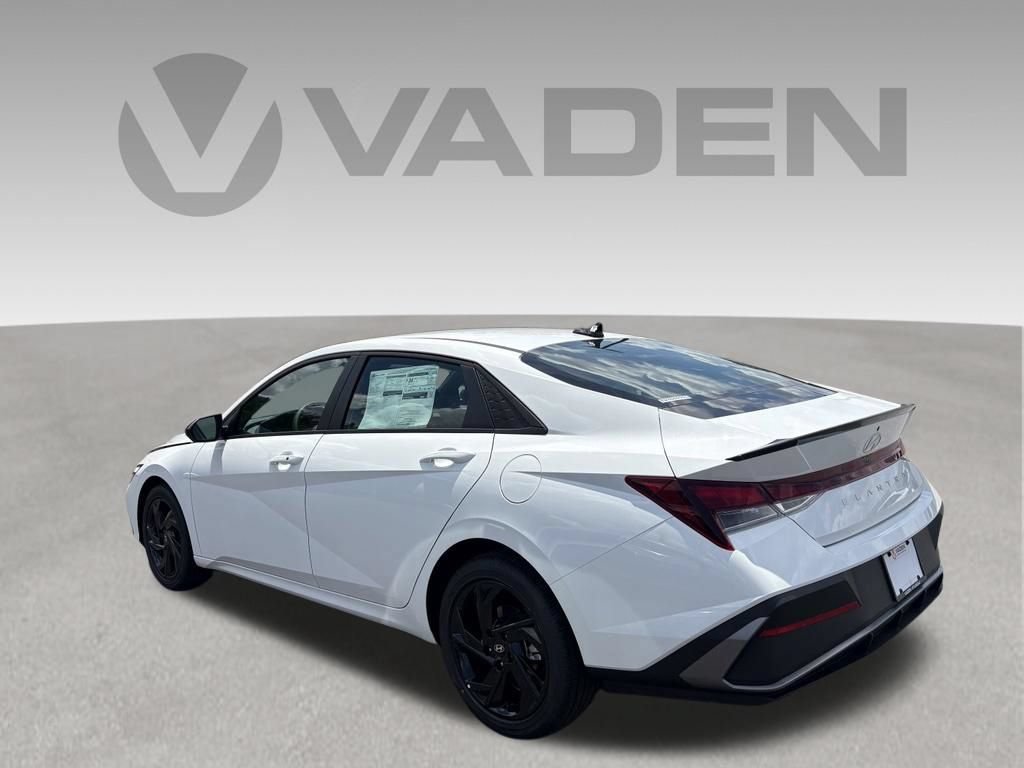 New 2026 Hyundai Elantra SEL Sport FWD image 3