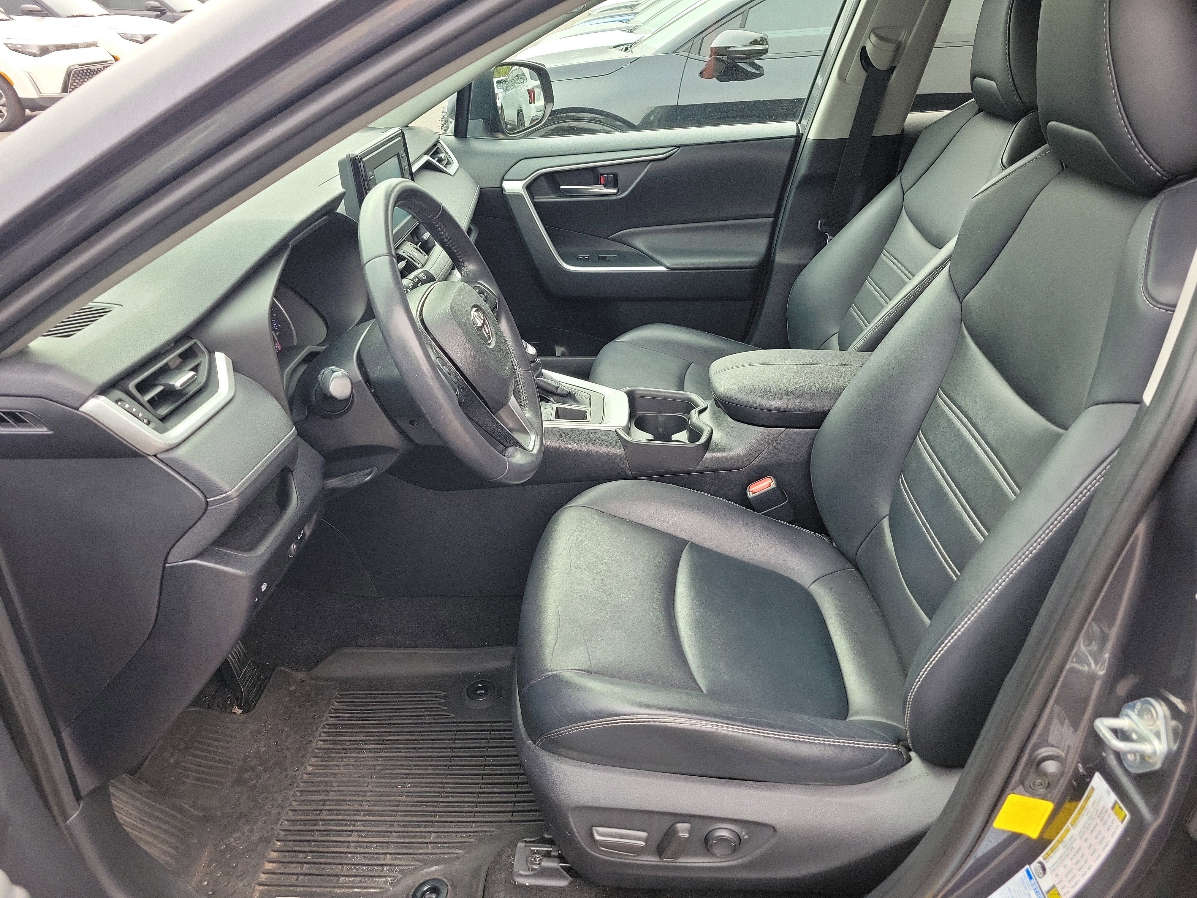 Used 2019 Toyota RAV4 XLE Premium image 23