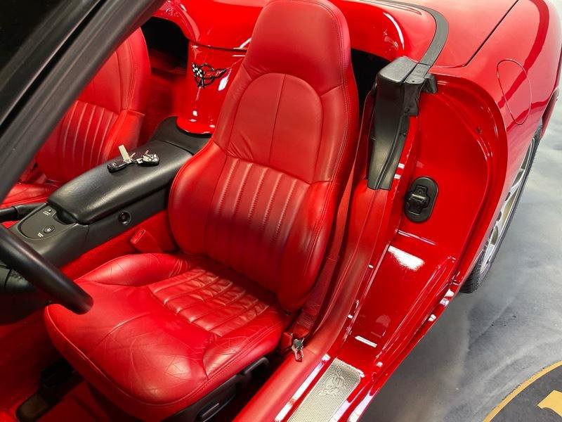 Used 2001 Chevrolet Corvette Convertible RWD image 27