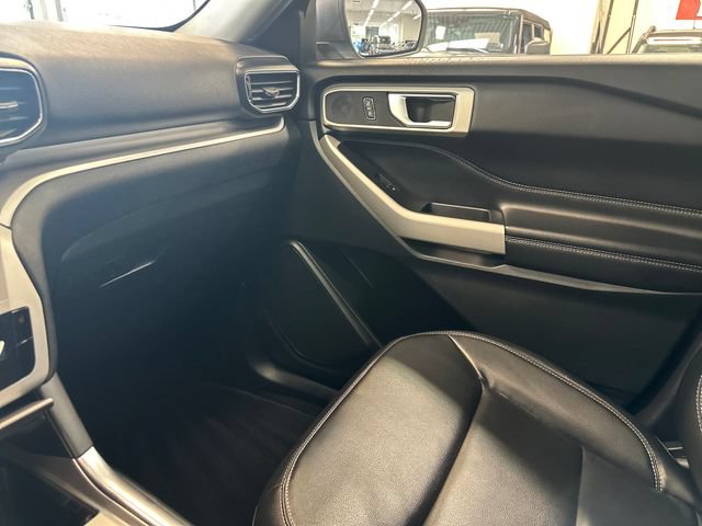 Used 2020 Ford Explorer XLT w/ Equipment Group 202A AWD/4WD image 27