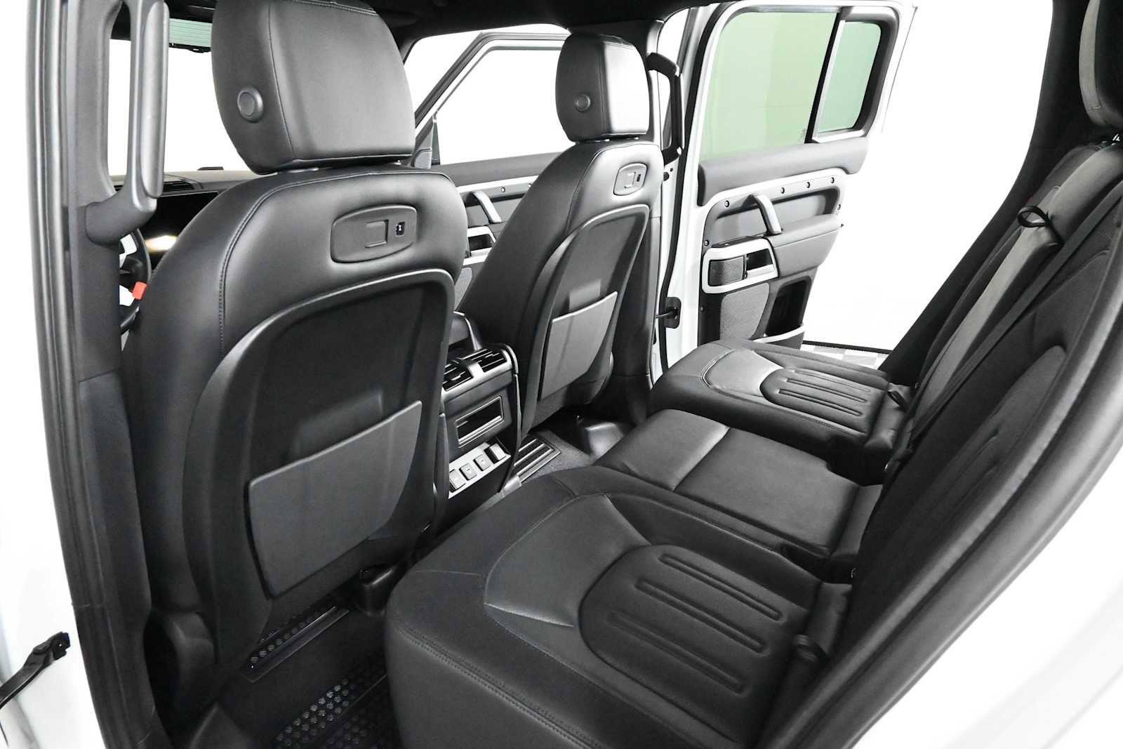 Used 2022 Land Rover Defender 110 X-Dynamic SE AWD/4WD image 16