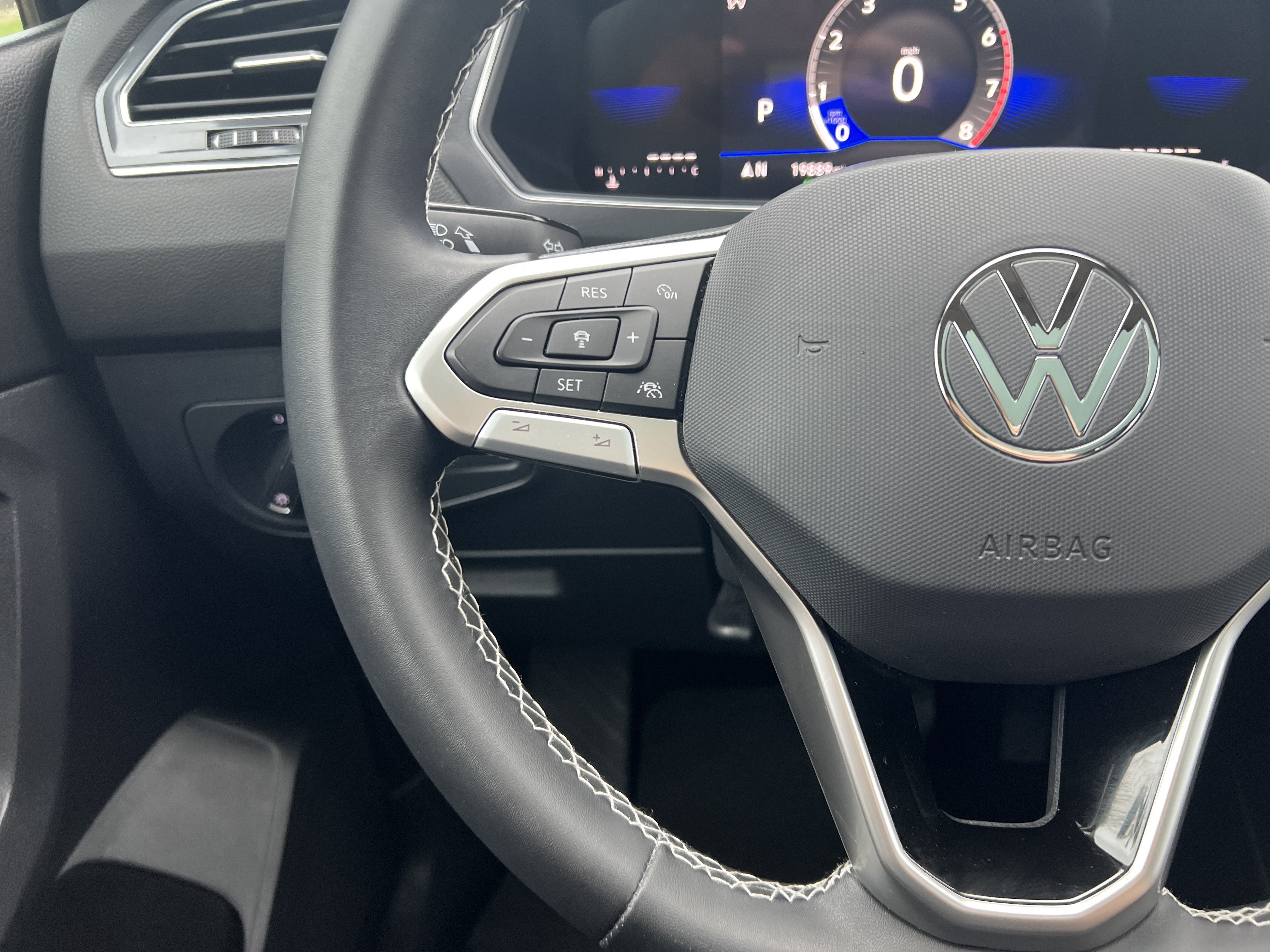 Certified 2023 Volkswagen Tiguan SE w/ Panoramic Sunroof Package FWD image 15