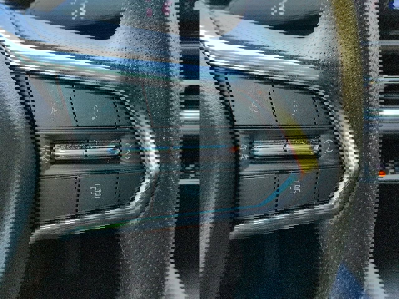 Used 2025 Chevrolet Equinox EV LT image 12