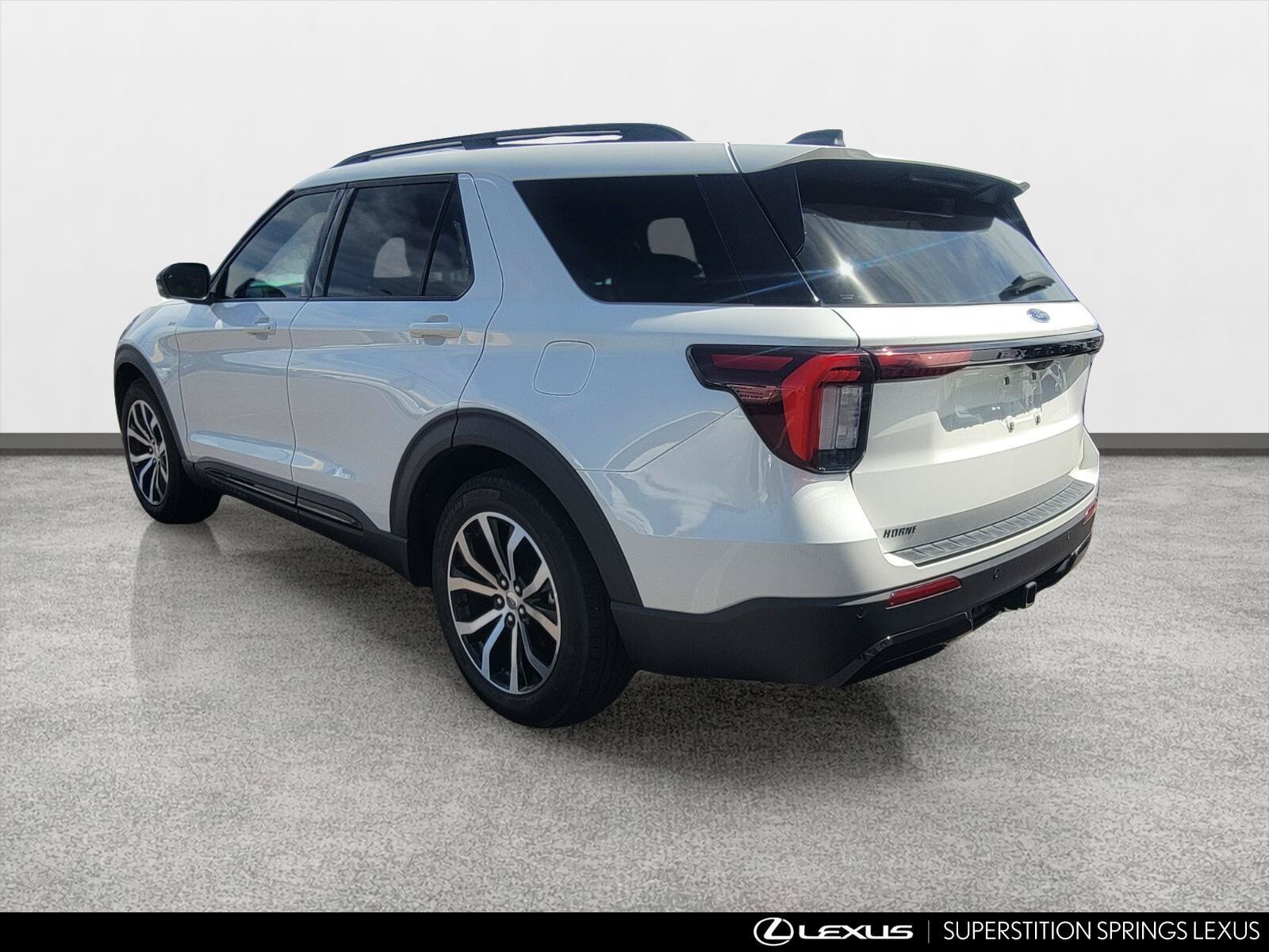 Used 2025 Ford Explorer ST-Line RWD image 4