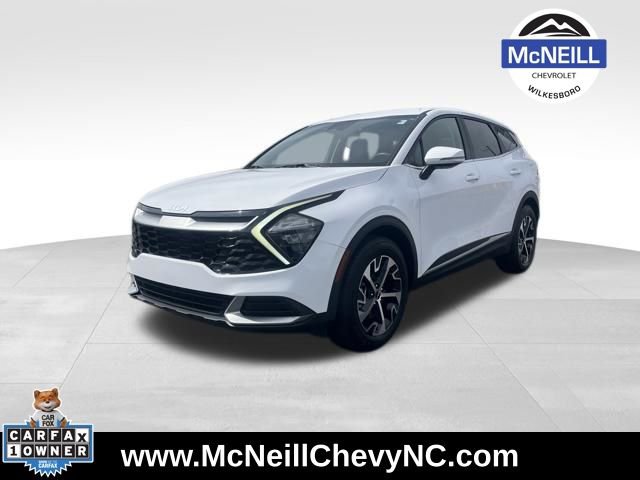 Used 2023 Kia Sportage EX image 3