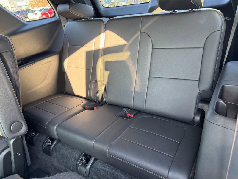 Used 2023 Chevrolet Traverse LT image 11