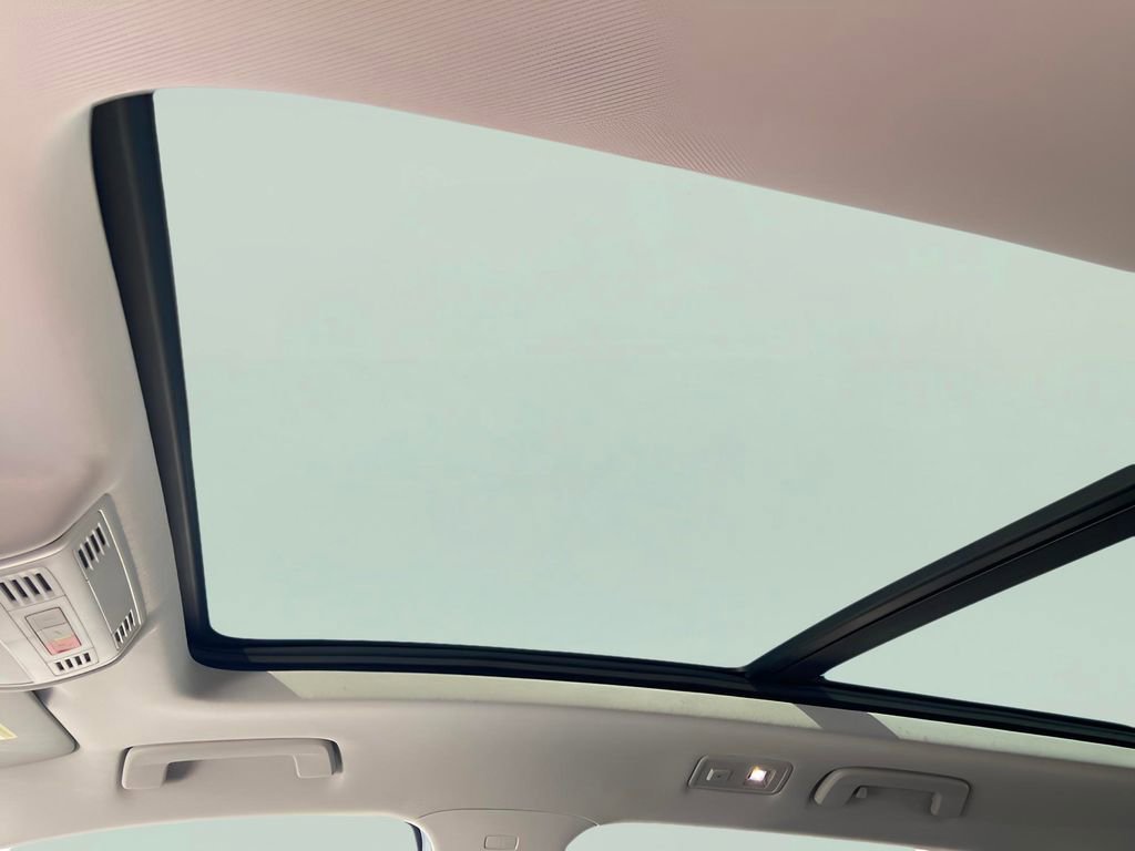 Used 2025 Volkswagen Taos SE image 39