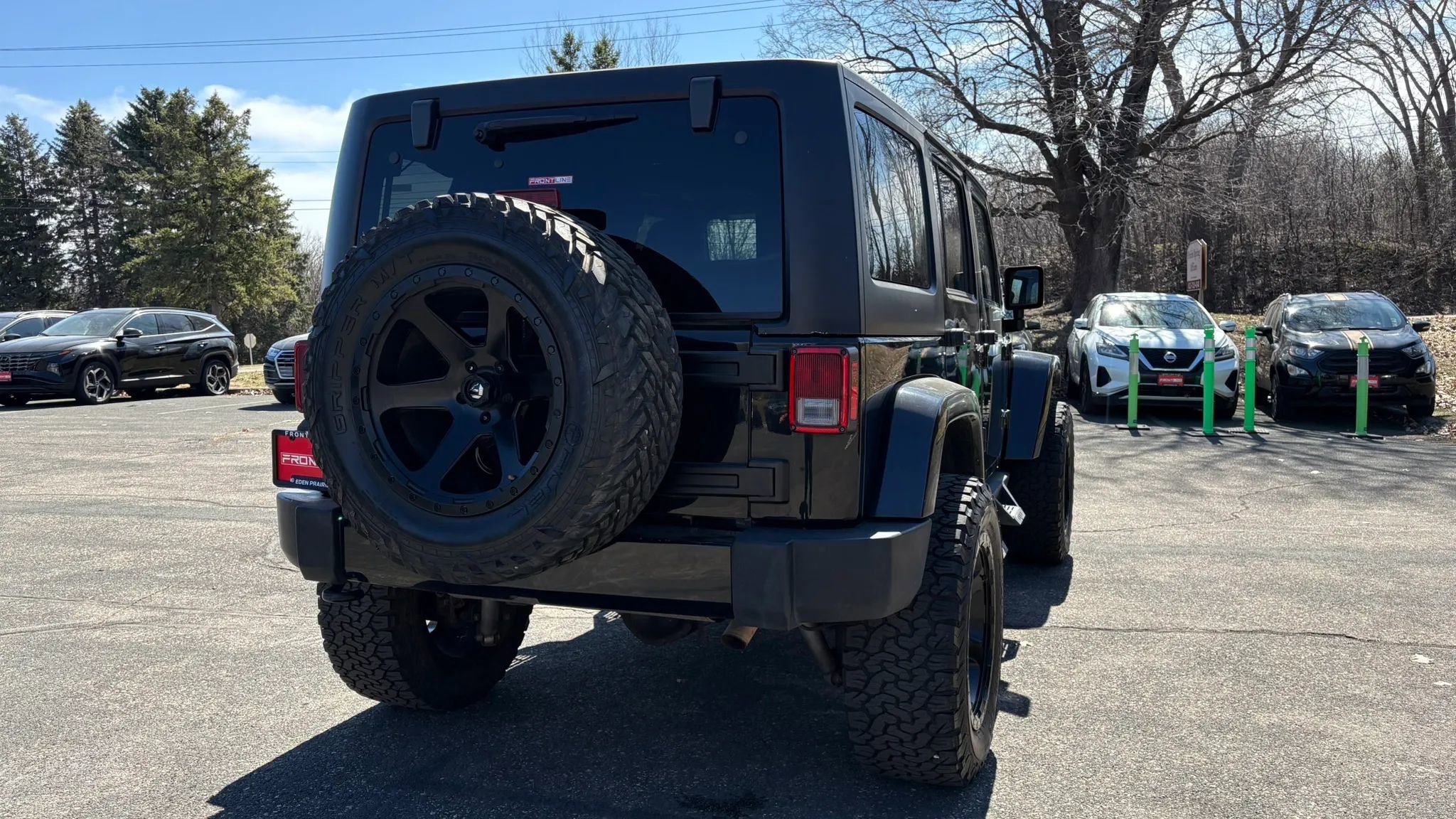 Used 2016 Jeep Wrangler Unlimited Sahara w/ Connectivity Group image 7