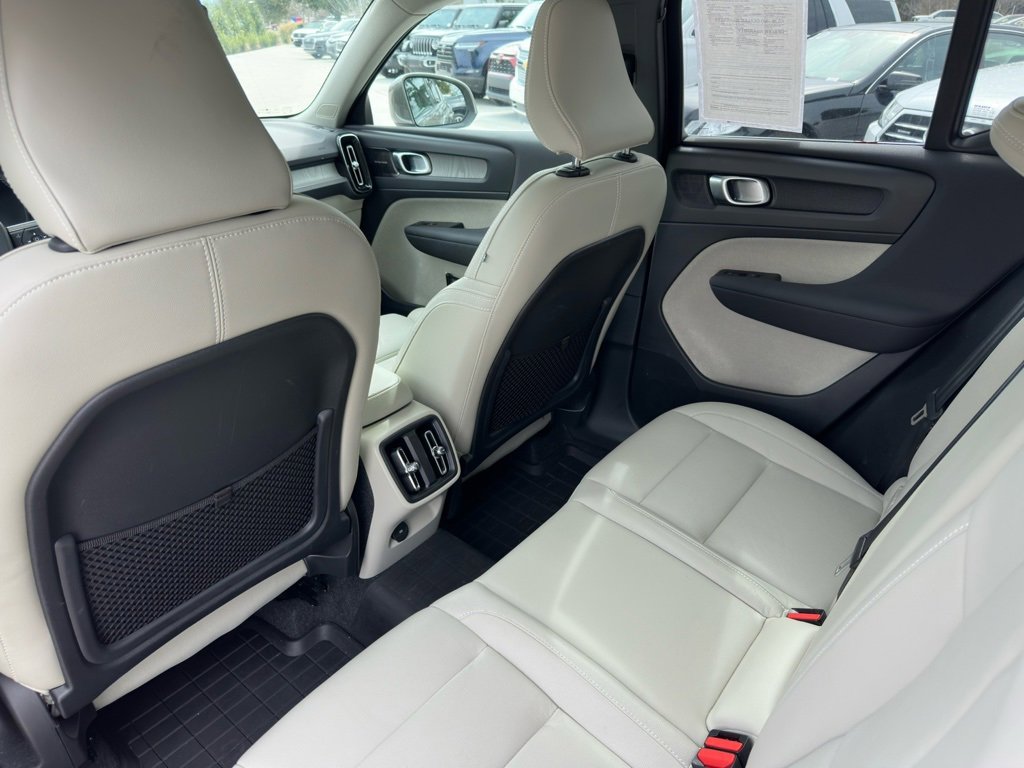 Used 2021 Volvo XC40 T5 Inscription w/ Advanced Package image 19