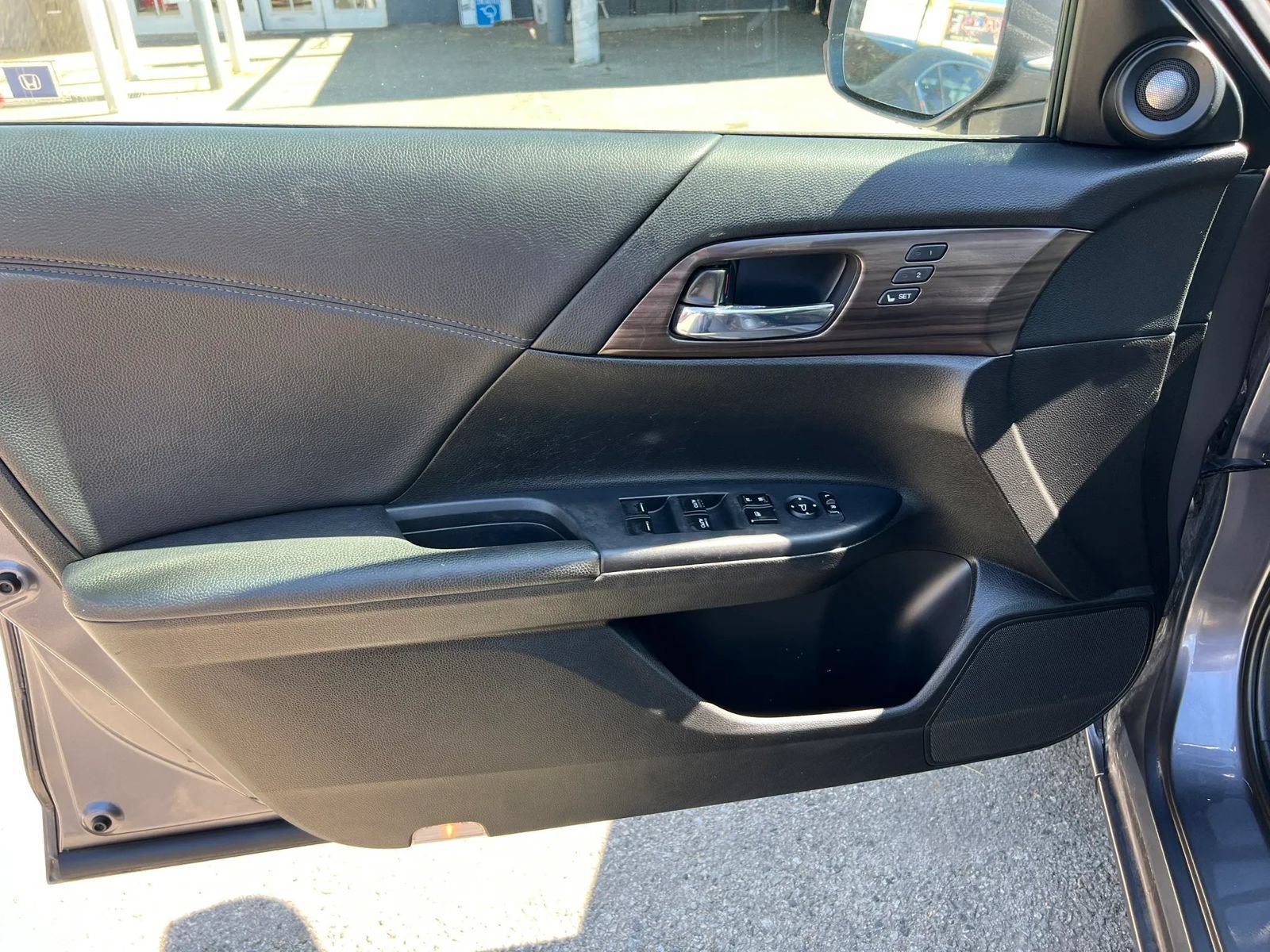 Used 2017 Honda Accord EX-L image 23