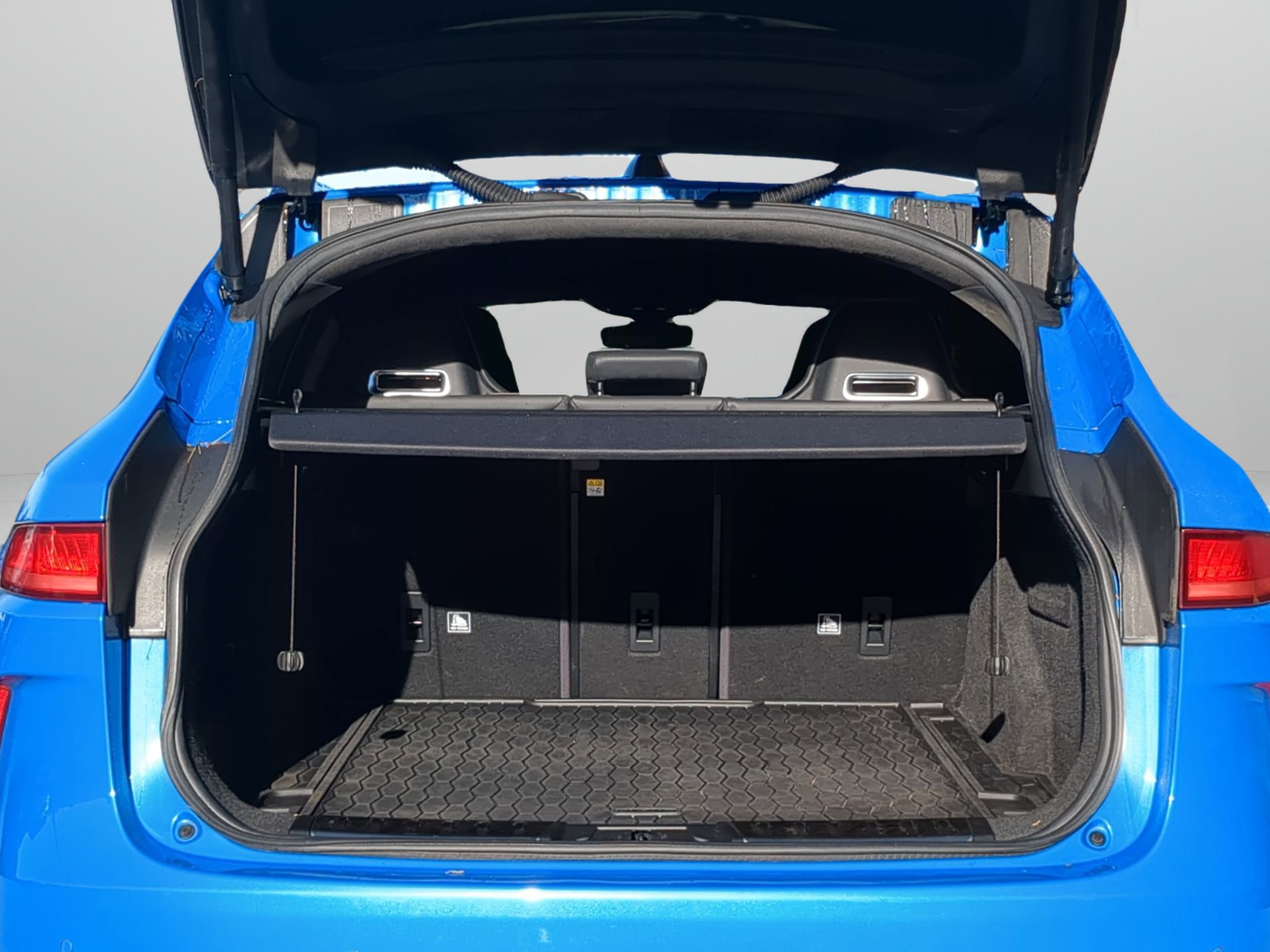 Used 2020 Jaguar F-PACE SVR image 38