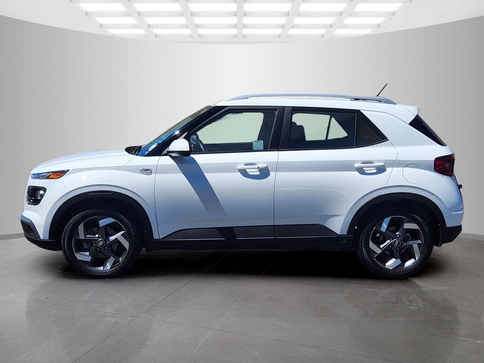 Certified 2026 Hyundai Venue SEL FWD image 4