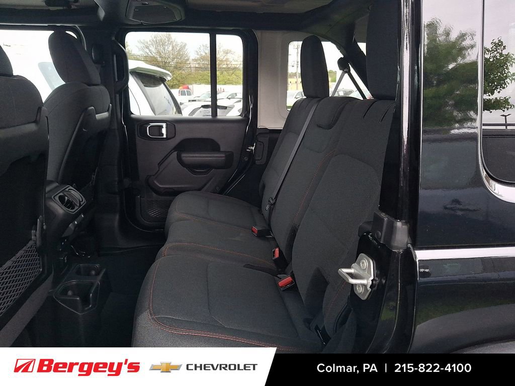 Used 2025 Jeep Wrangler Unlimited Rubicon AWD/4WD image 11