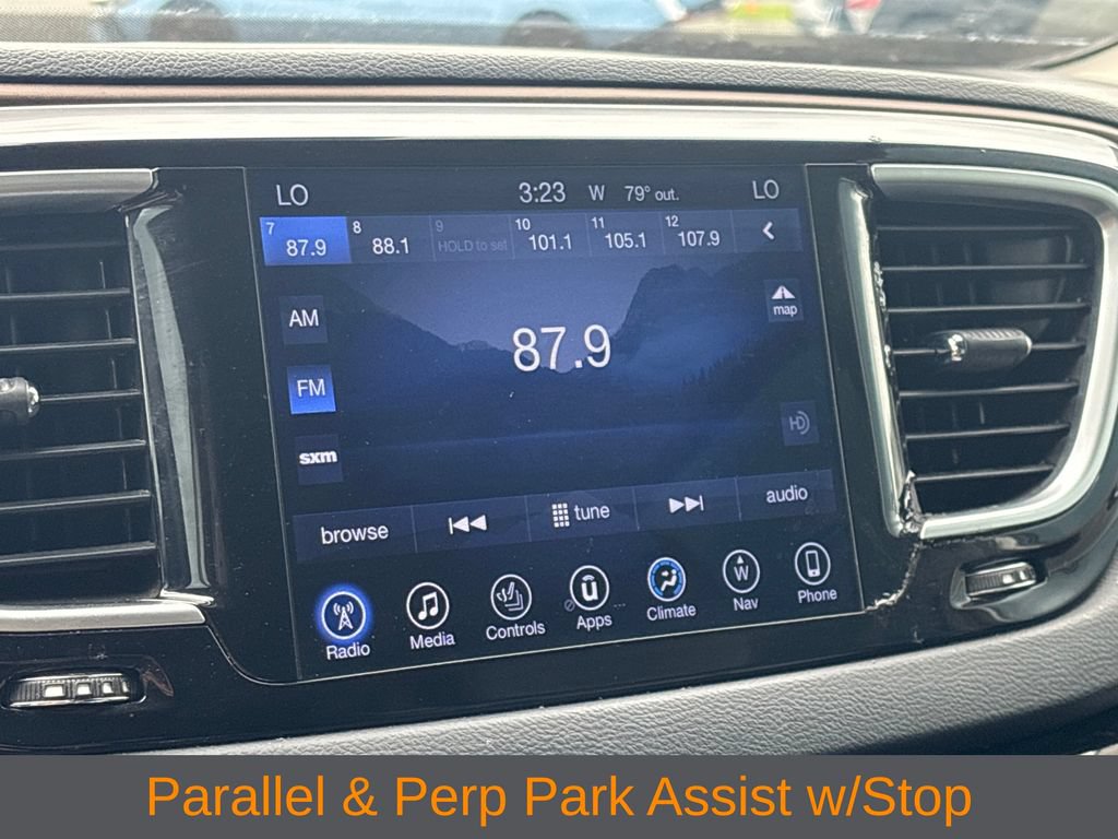 Used 2017 Chrysler Pacifica Touring-L Plus w/ Advanced Safetytec Group FWD image 18
