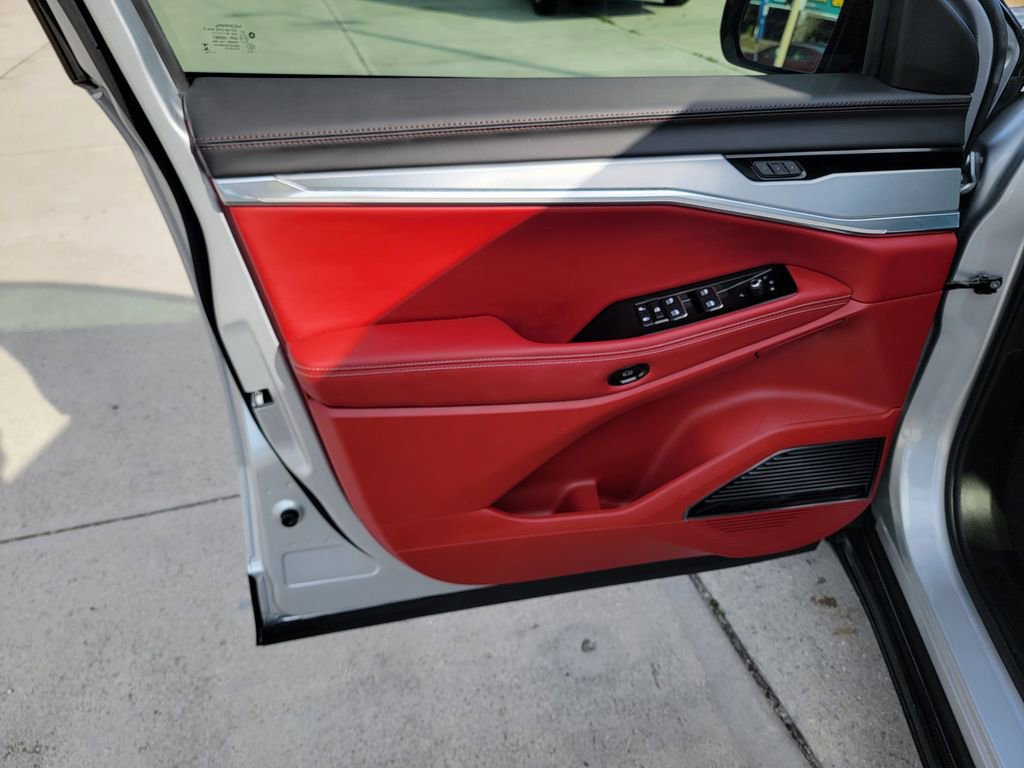 Used 2025 Jeep Wagoneer S Launch Edition image 10