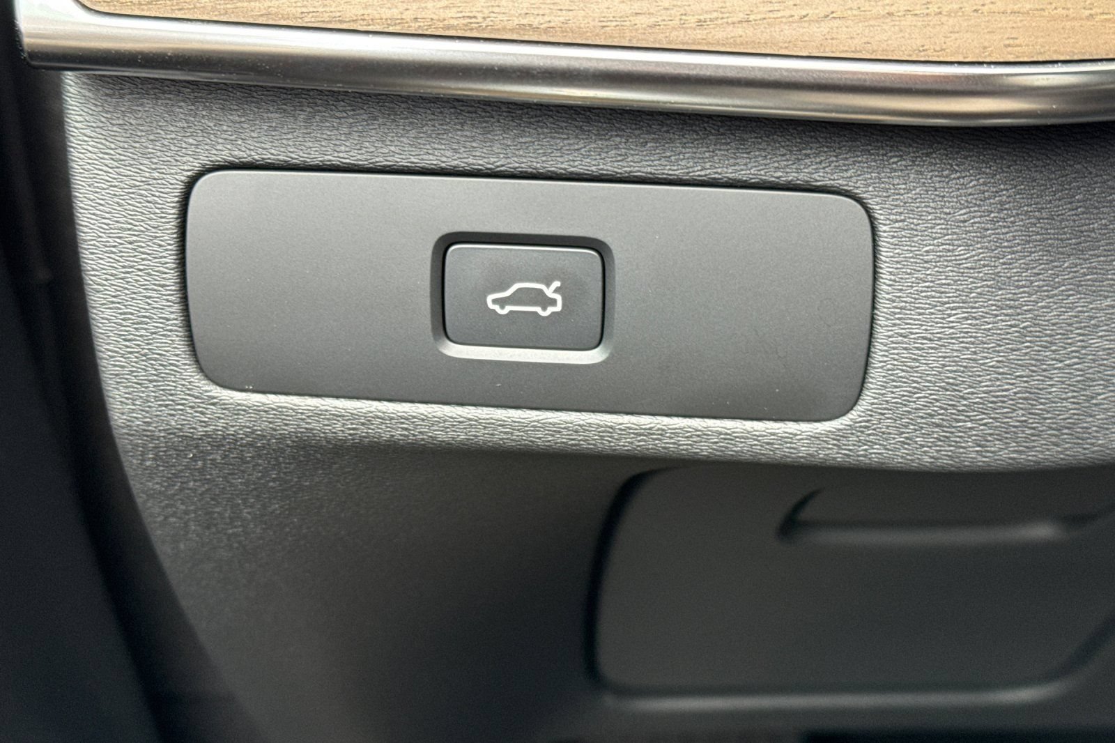 Certified 2026 Volvo XC90 B6 Core AWD/4WD image 32