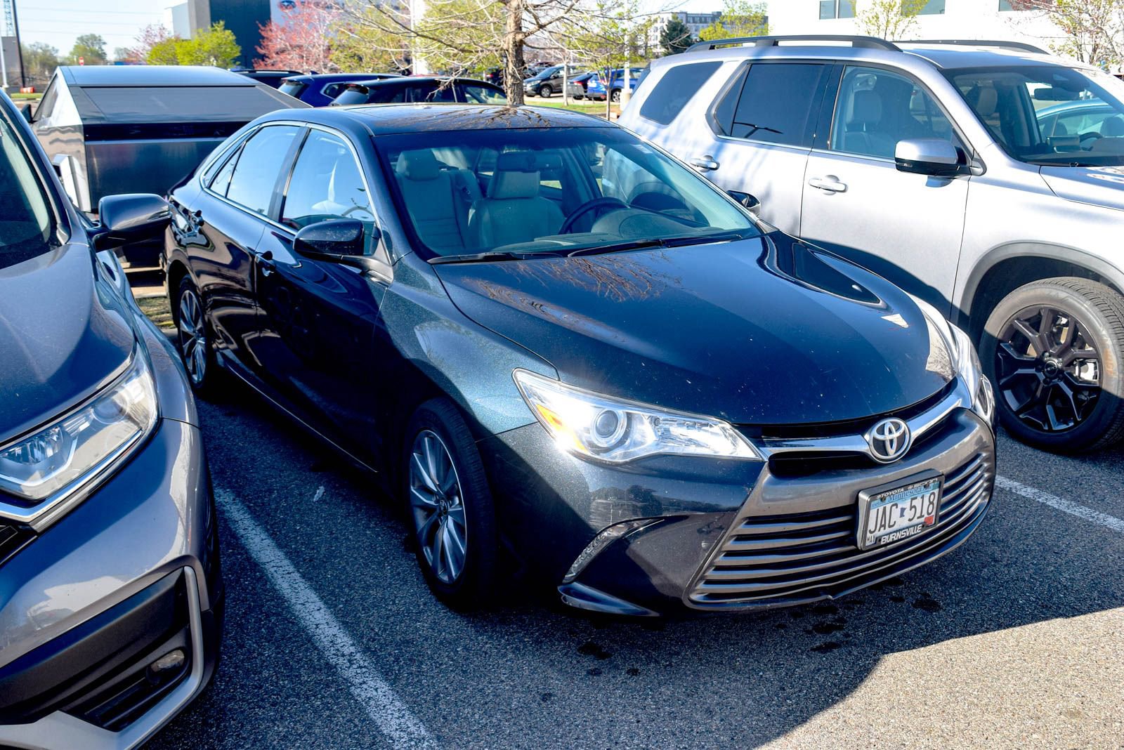 Used 2016 Toyota Camry XLE w/ Moonroof Package FWD image 4