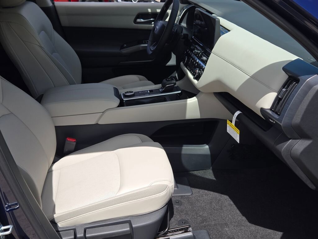New 2026 Nissan Pathfinder SL w/ Cargo Package AWD/4WD image 4