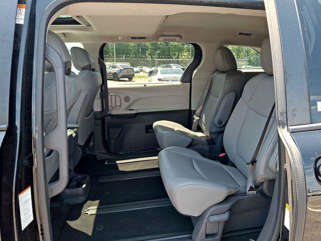 Certified 2021 Toyota Sienna XLE AWD/4WD image 10