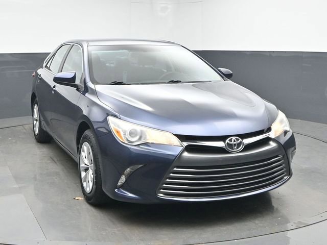 Used 2016 Toyota Camry LE image 2