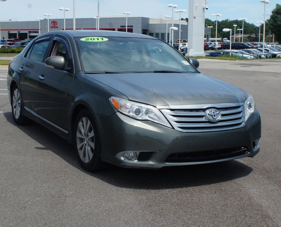 Used 2011 Toyota Avalon Limited FWD image 2