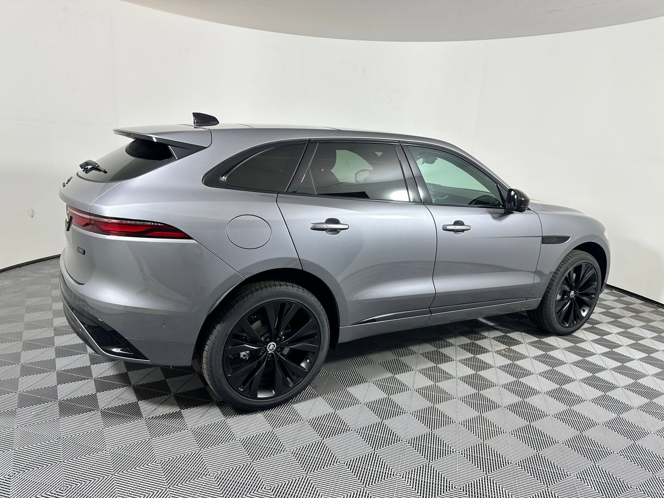 New 2026 Jaguar F-PACE R-Dynamic S image 19