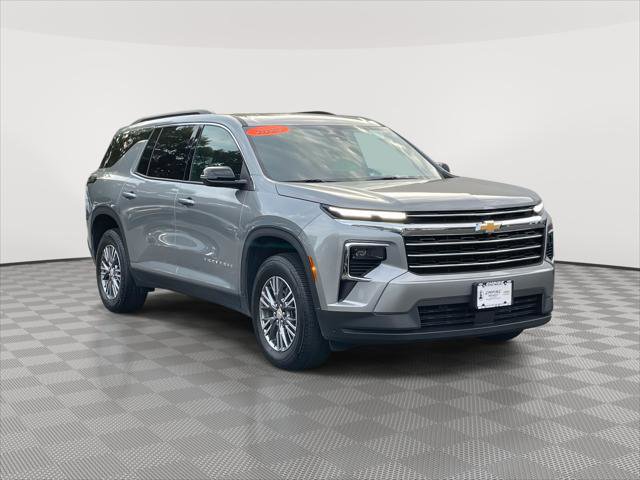 Used 2025 Chevrolet Traverse LT