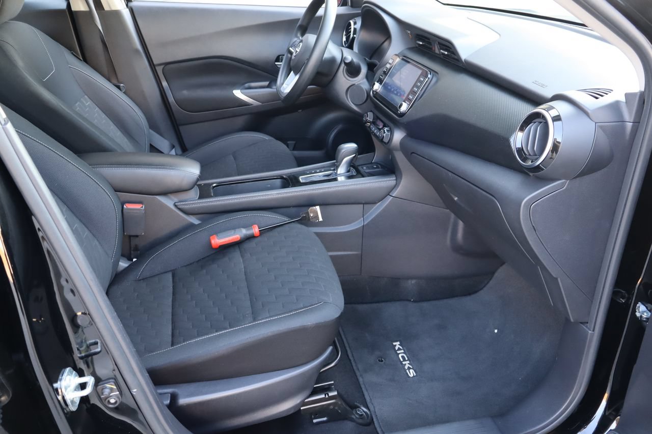 Used 2022 Nissan Kicks SV w/ Interior Electronics Package FWD image 16