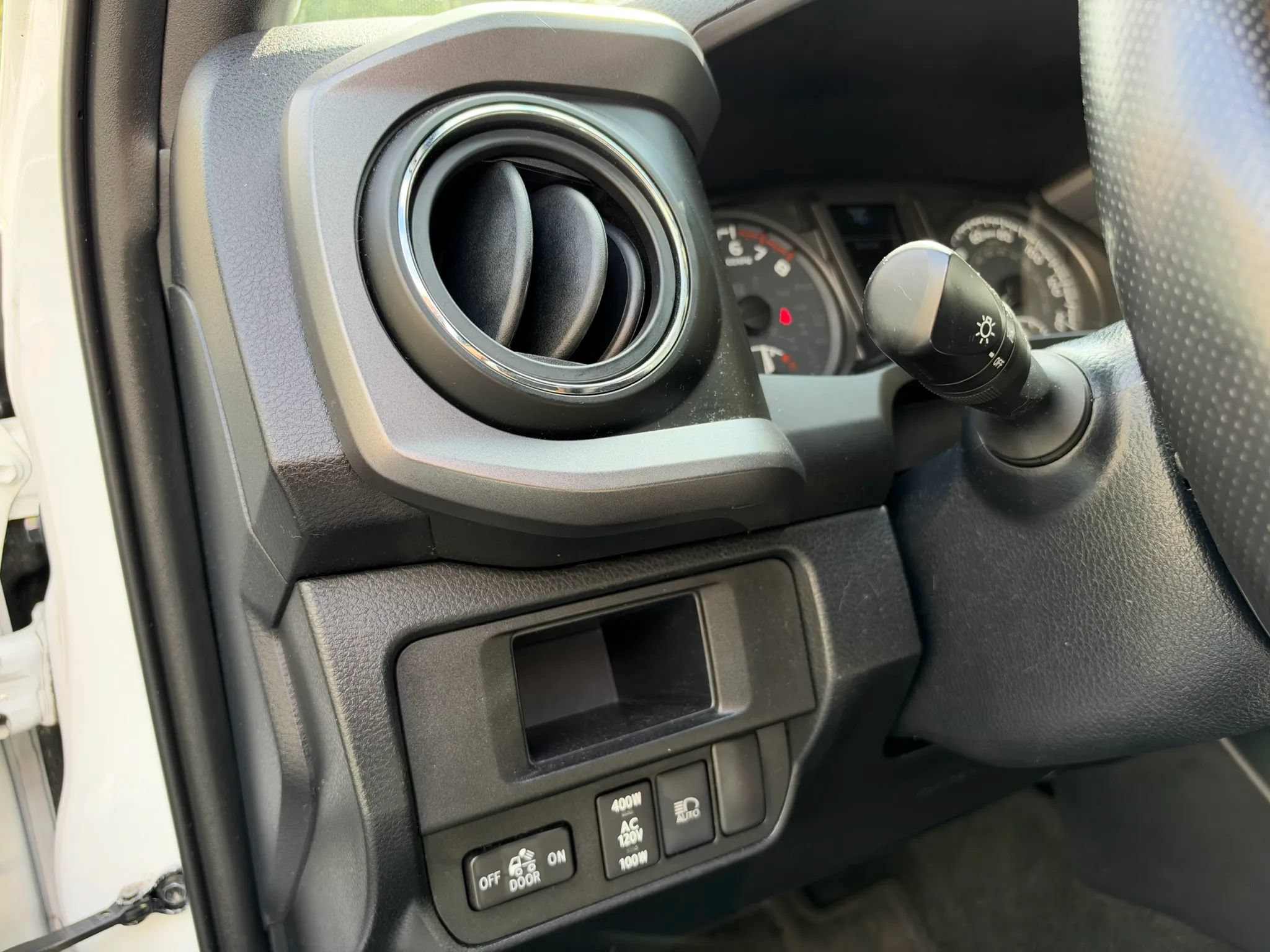 Used 2019 Toyota Tacoma TRD Off-Road w/ Technology Package AWD/4WD image 22