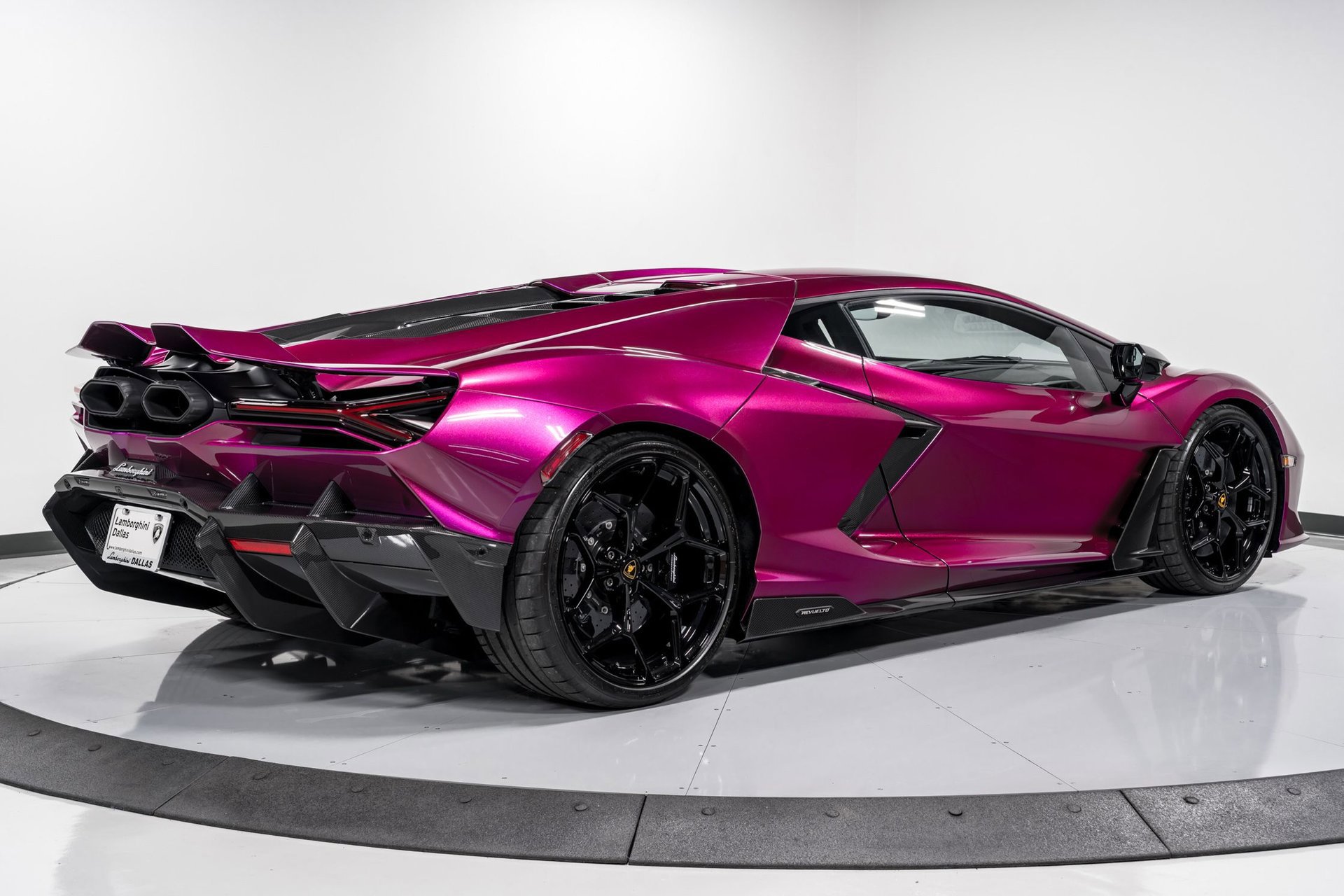 Used 2024 Lamborghini Revuelto image 3