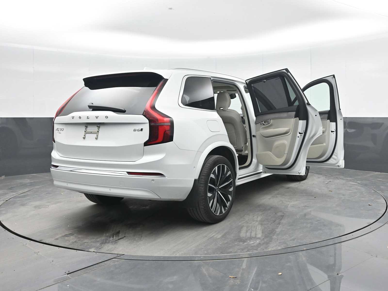 Used 2026 Volvo XC90 B6 Ultra w/ Protection Package AWD/4WD image 52