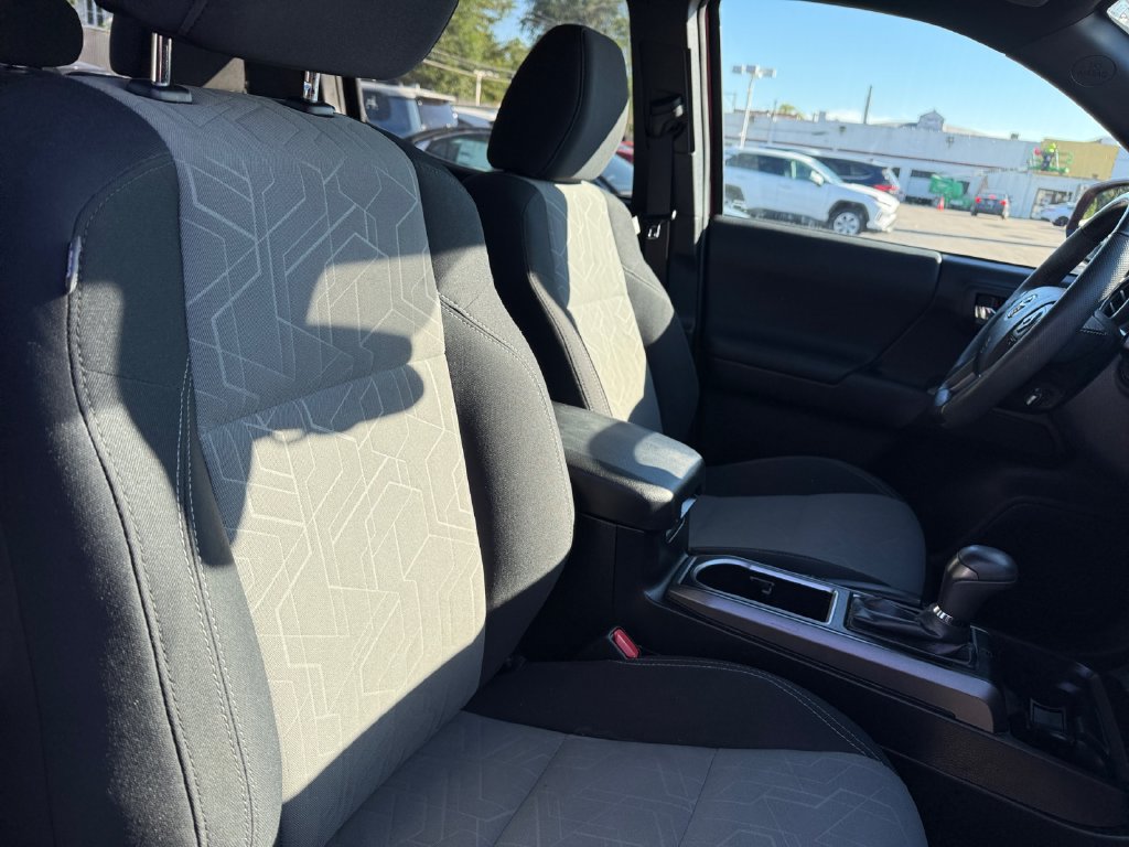 Used 2023 Toyota Tacoma TRD Sport AWD/4WD image 18