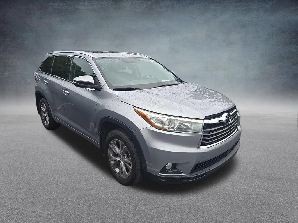Used 2015 Toyota Highlander XLE AWD/4WD image 2