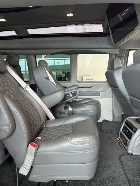 Used 2025 GMC Savana 2500 Extended w/ Driver Convenience Package image 9