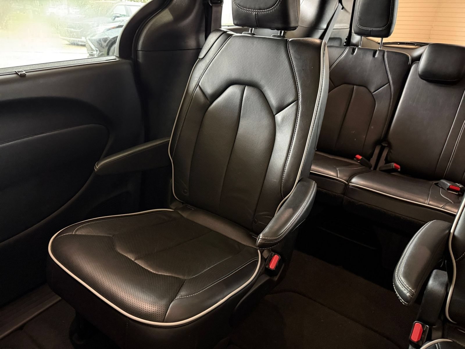 Used 2025 Chrysler Pacifica Limited FWD image 53