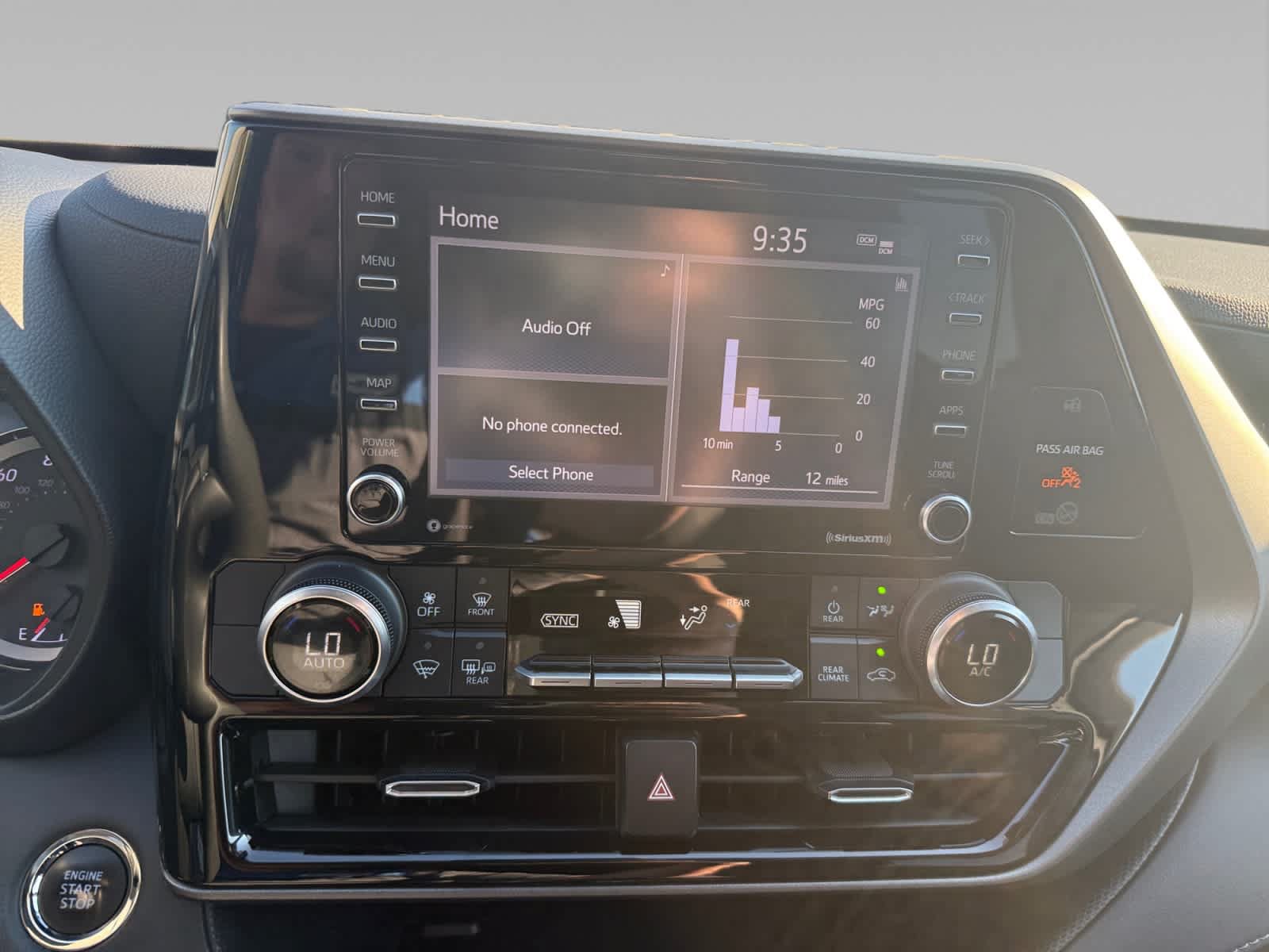 Used 2022 Toyota Highlander L FWD image 15