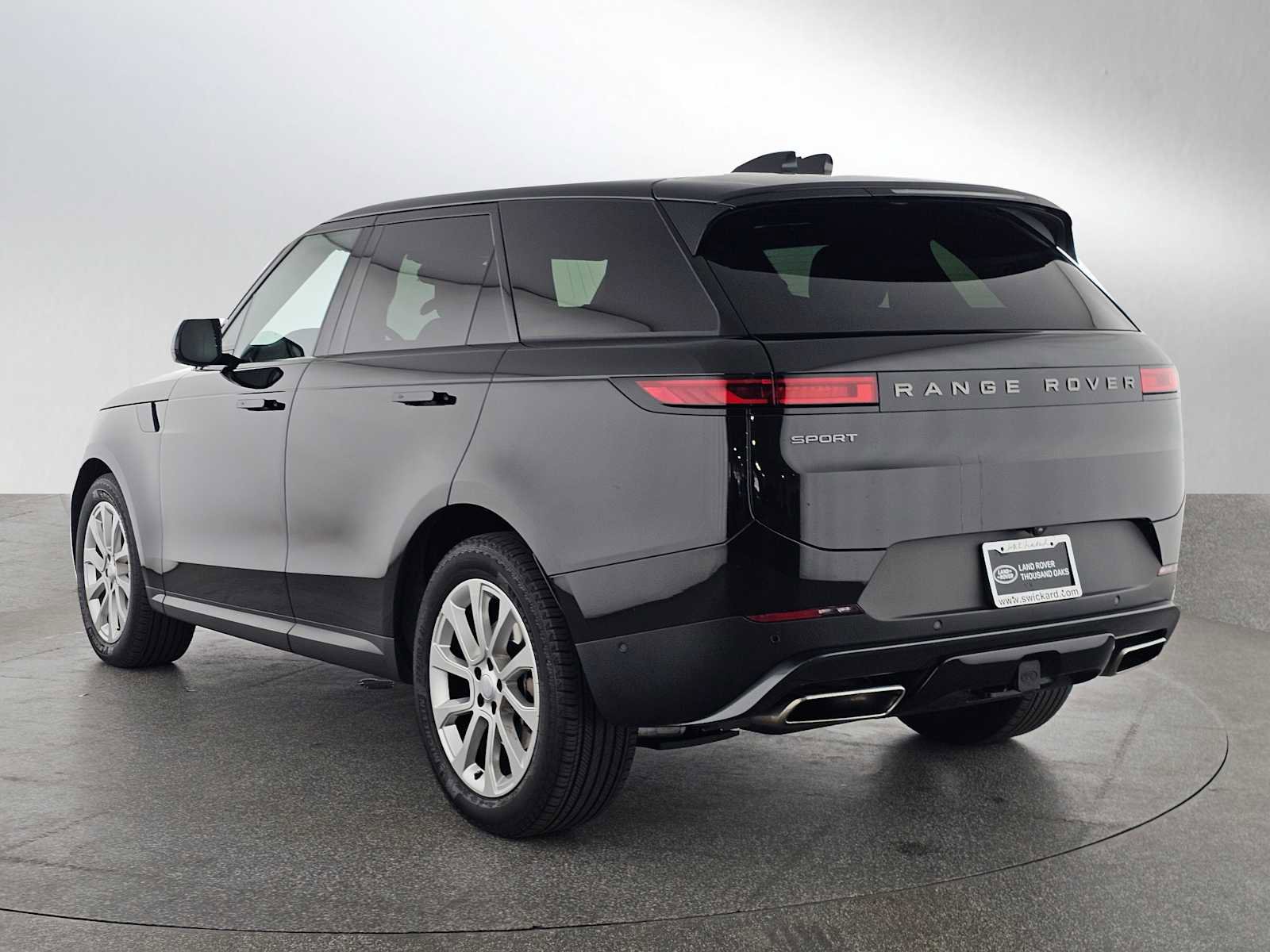 Used 2024 Land Rover Range Rover Sport SE AWD/4WD image 3