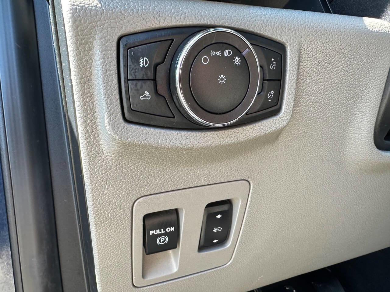 Used 2018 Ford F150 XLT w/ Equipment Group 302A Luxury AWD/4WD image 7