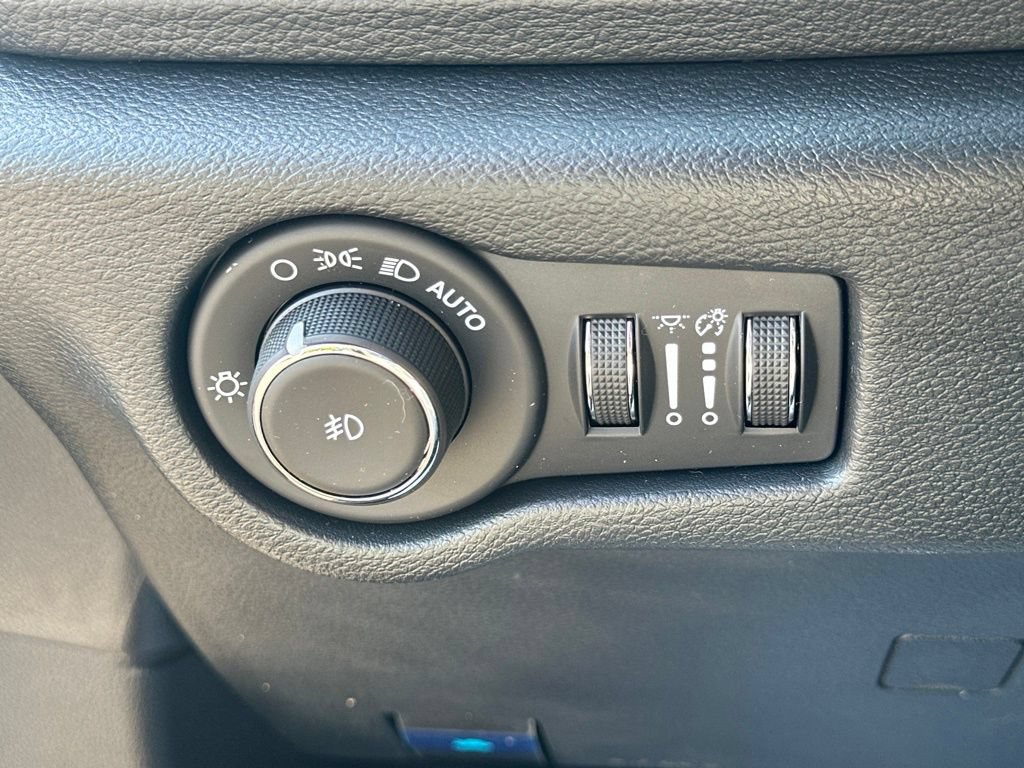Used 2025 Chrysler Pacifica Select FWD image 17