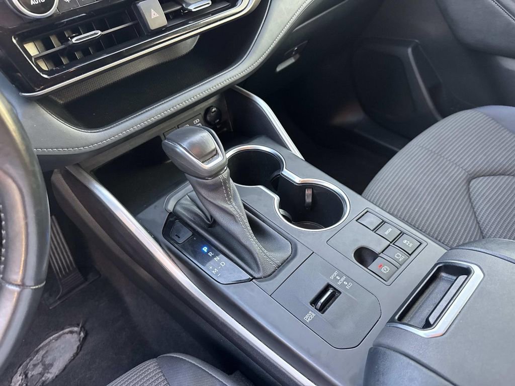 Used 2023 Toyota Highlander LE image 26