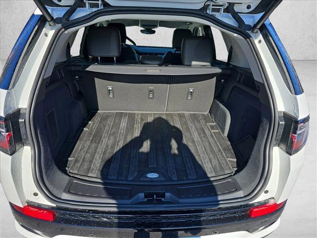 Used 2025 Land Rover Discovery Sport S image 12