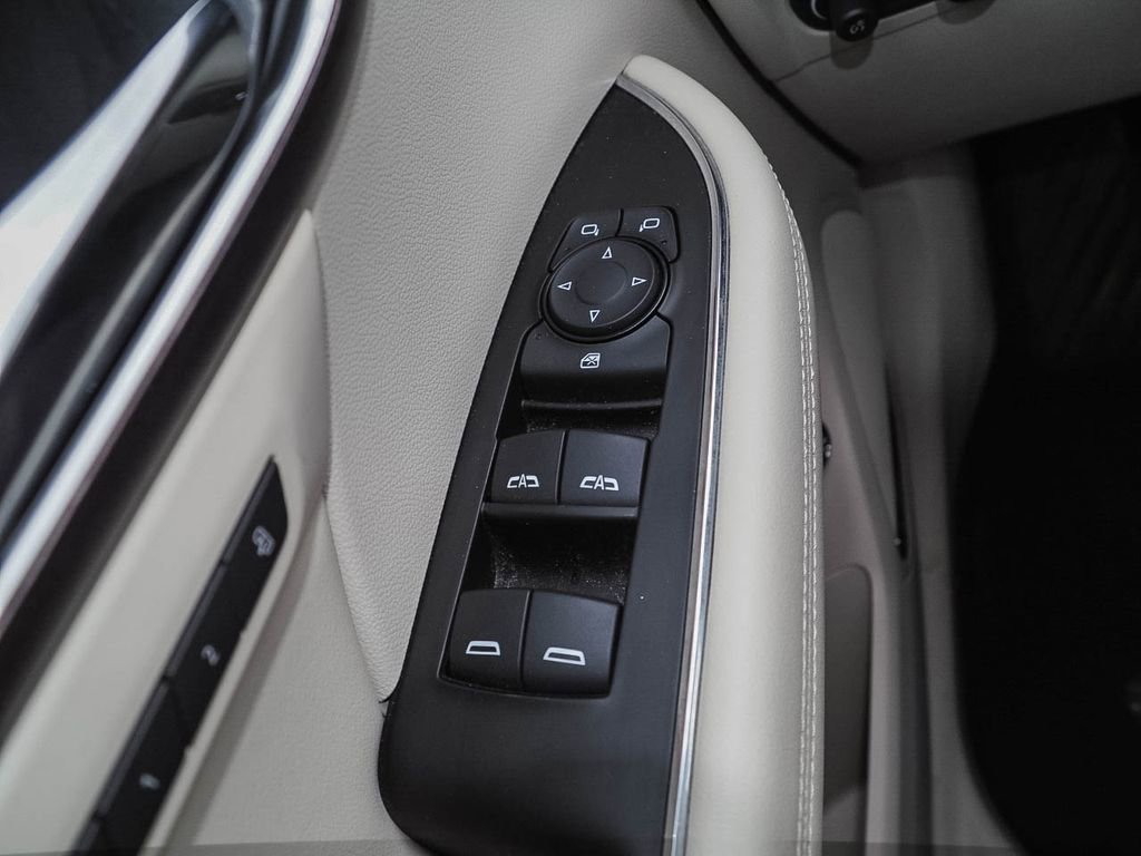 Used 2023 Buick Envision Avenir image 27